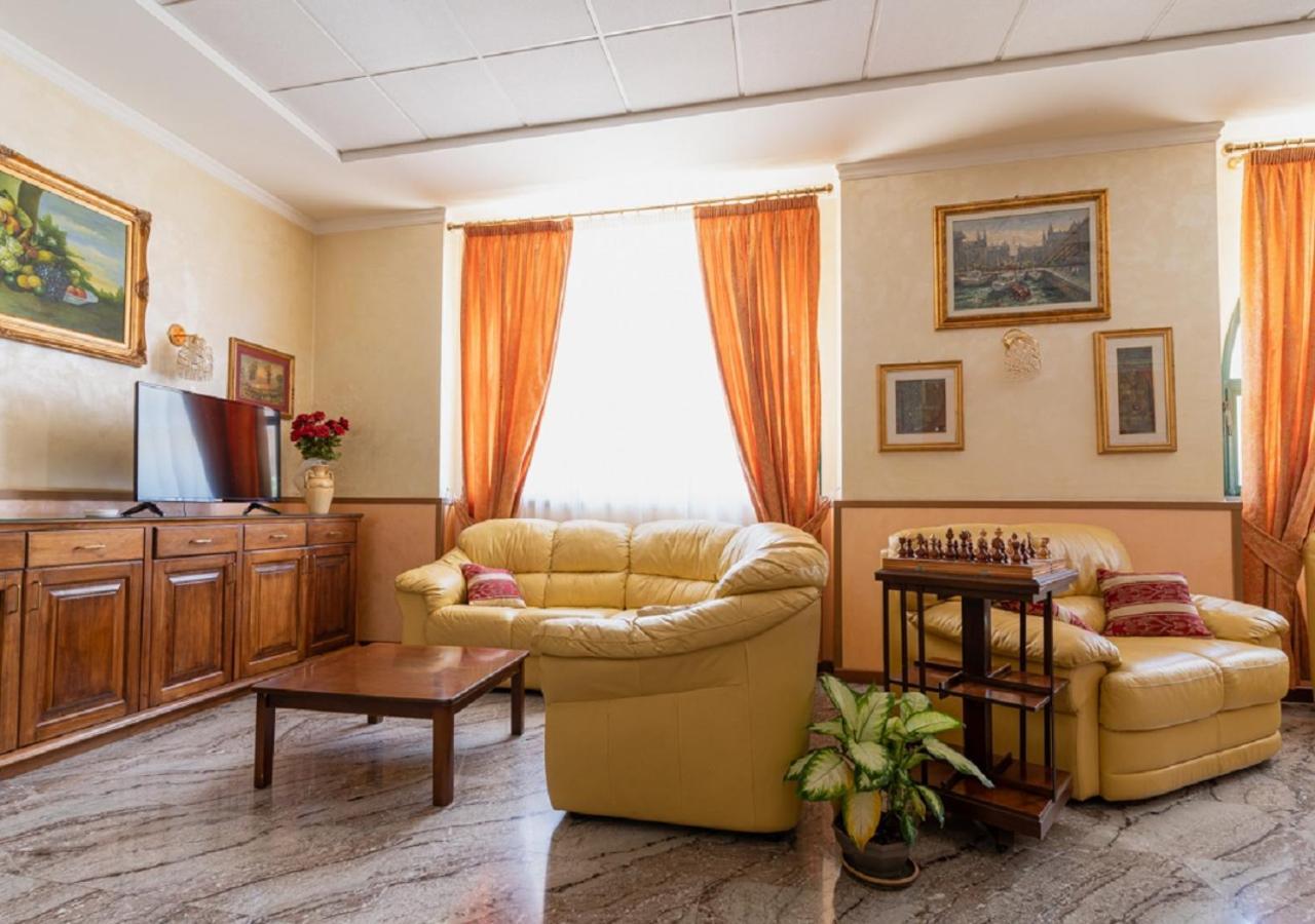 Hotel Villa Delle Rose Ористано Экстерьер фото
