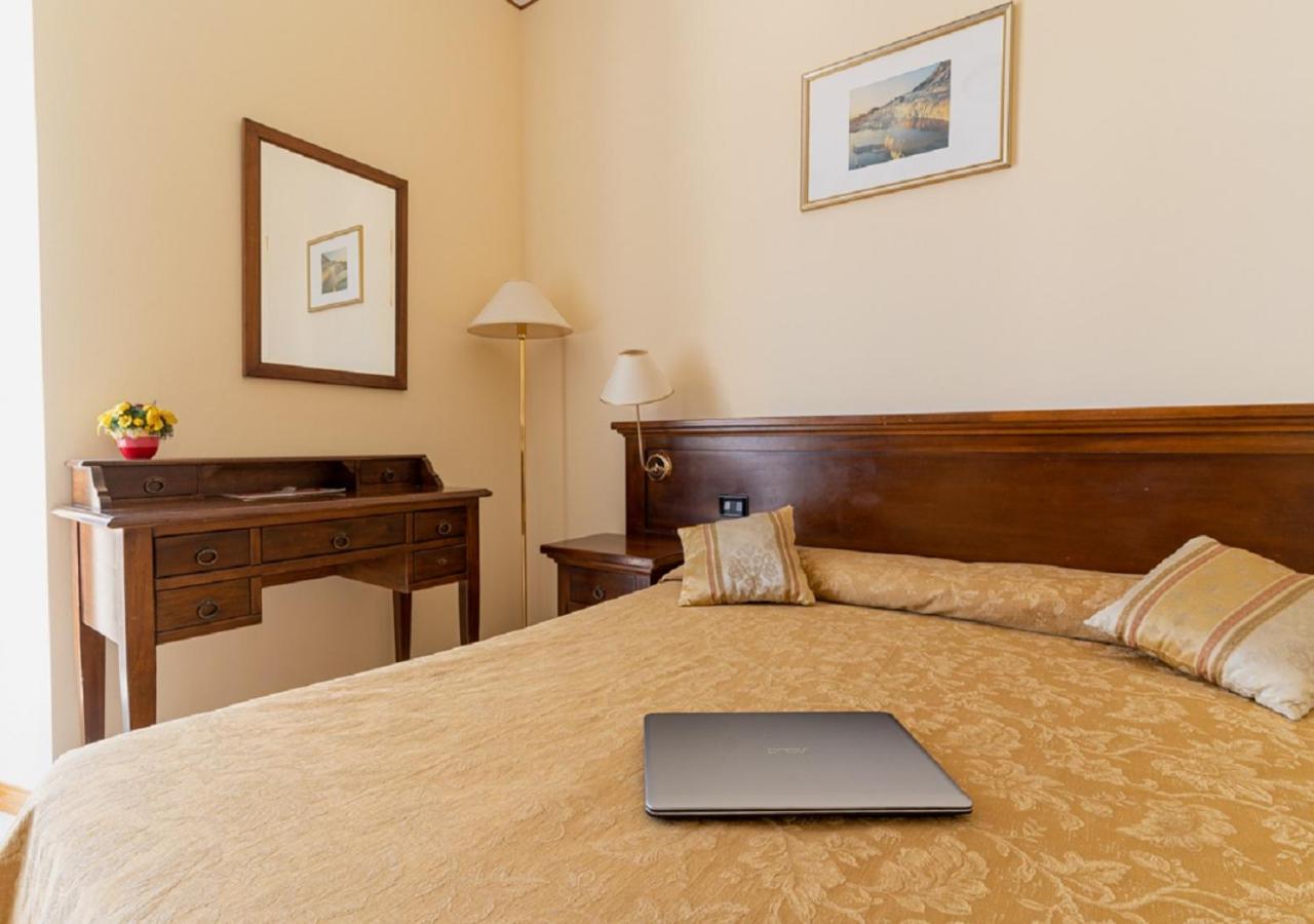 Hotel Villa Delle Rose Ористано Экстерьер фото