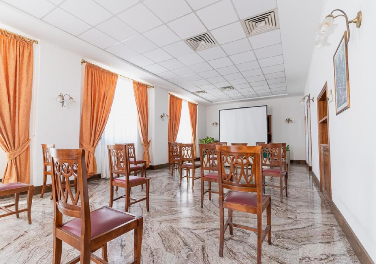 Hotel Villa Delle Rose Ористано Экстерьер фото