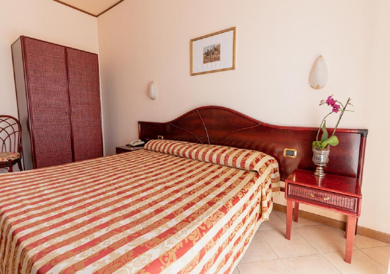 Hotel Villa Delle Rose Ористано Экстерьер фото