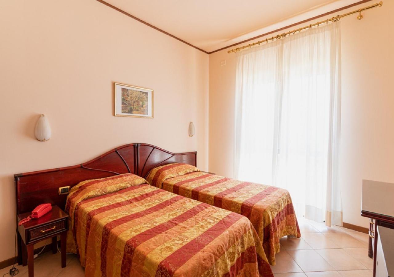 Hotel Villa Delle Rose Ористано Экстерьер фото