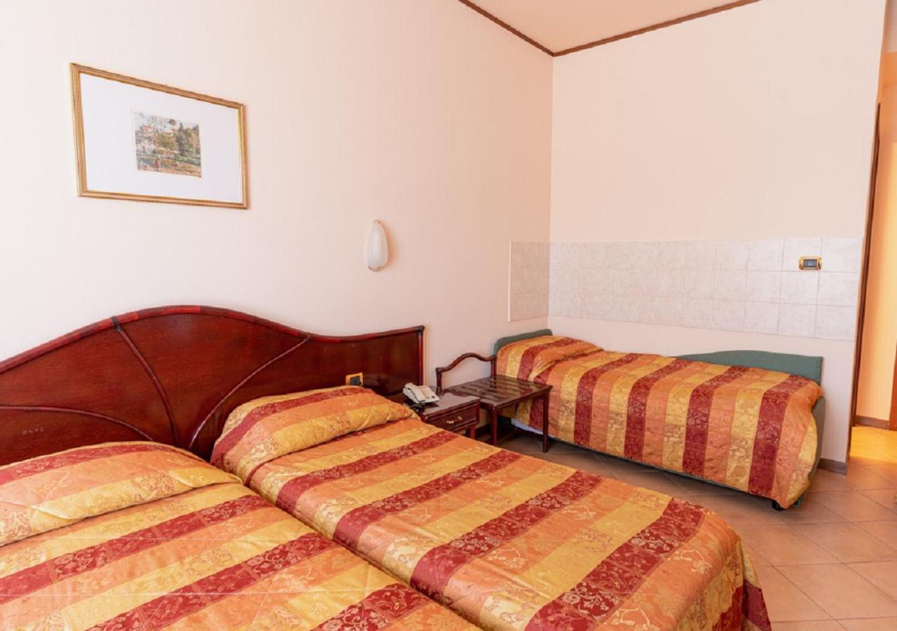 Hotel Villa Delle Rose Ористано Экстерьер фото