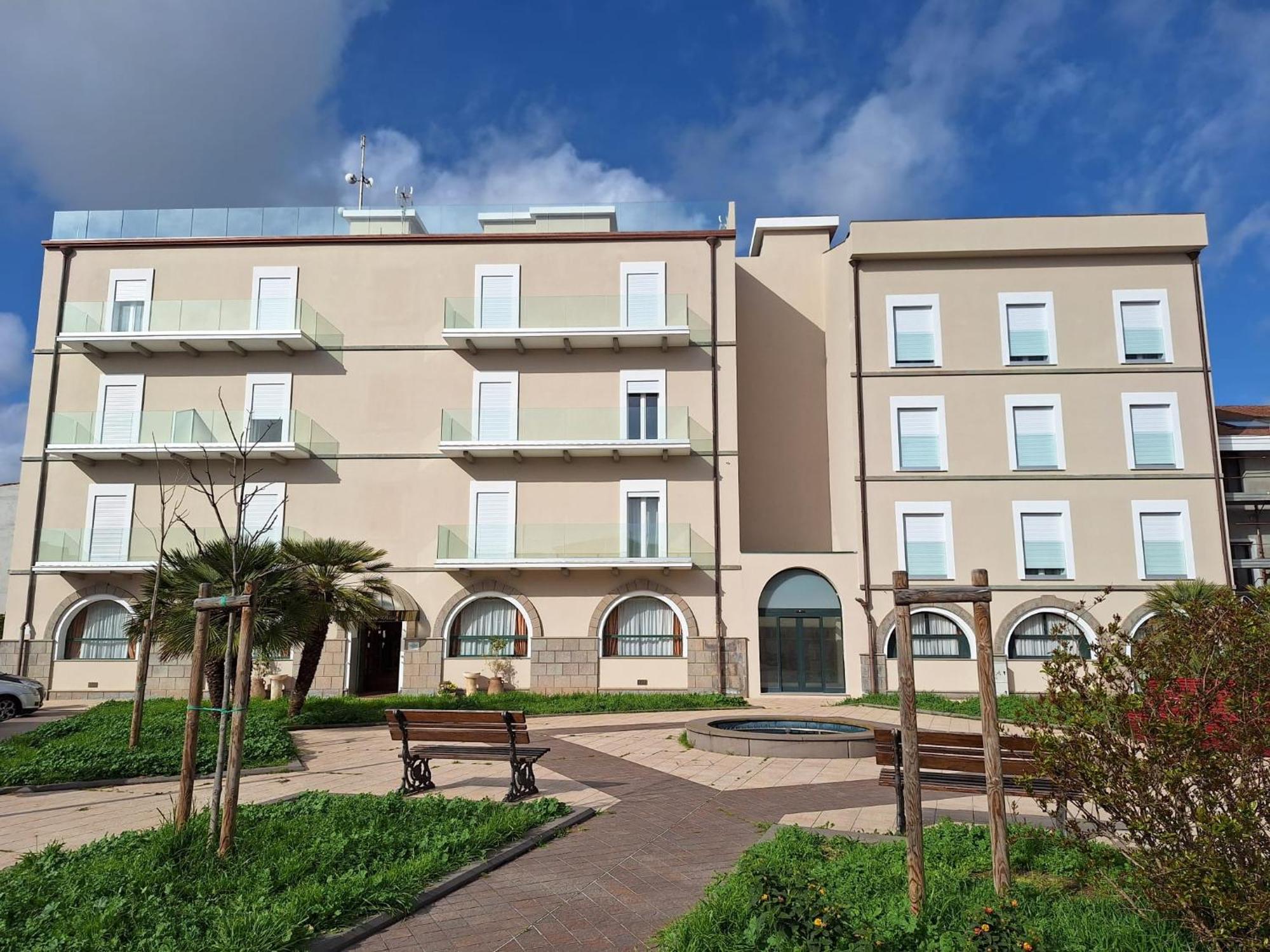 Hotel Villa Delle Rose Ористано Экстерьер фото
