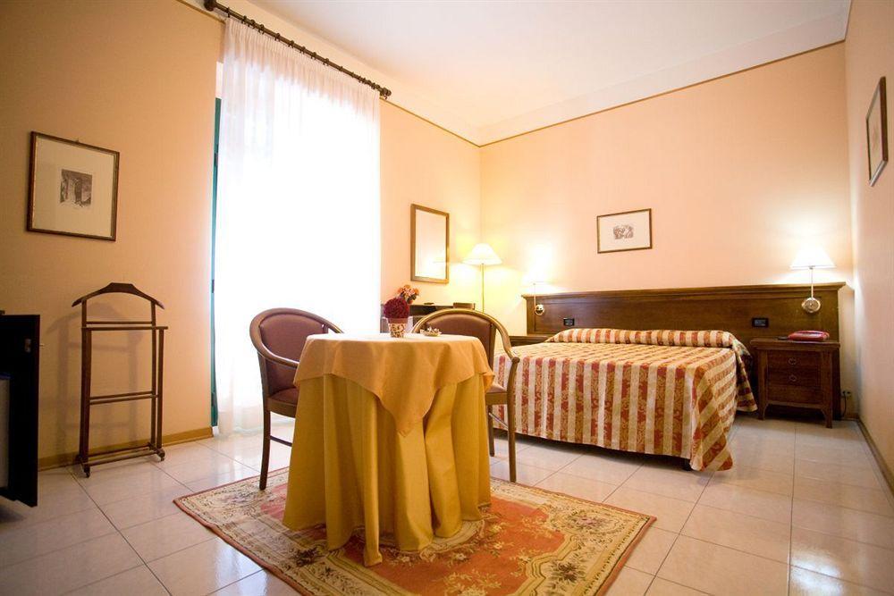 Hotel Villa Delle Rose Ористано Экстерьер фото