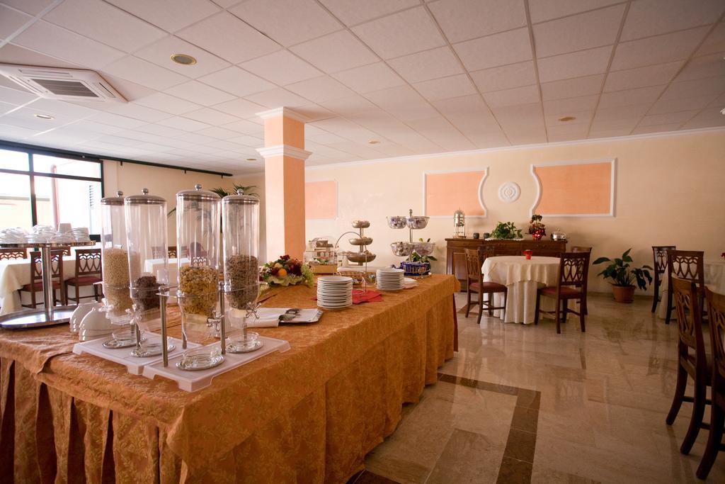 Hotel Villa Delle Rose Ористано Экстерьер фото